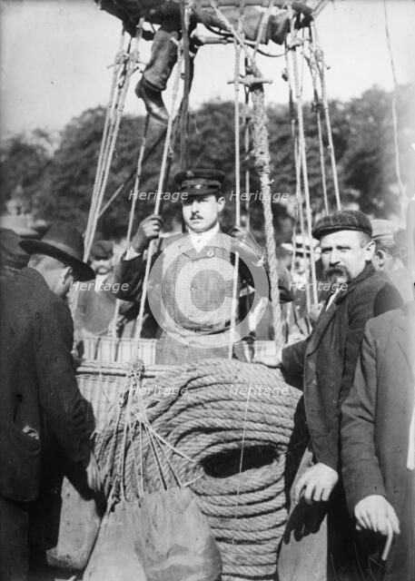 Oscar Erbsloh, ready to go up in balloon, 1916. Creator: Bain News Service.