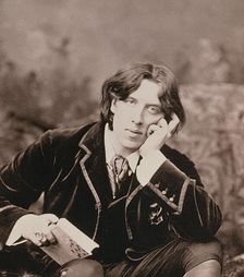 Oscar Wilde, Irish born playwright and wit, 1882