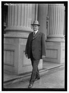 Oscar W. Underwood, between 1910 and 1917. Creator: Harris & Ewing