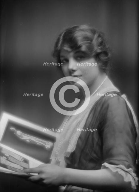 Ottie, Miss, portrait photograph, 1913. Creator: Arnold Genthe.