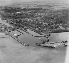 Outer Harbour and Waveney Dock, Lowestoft, Suffolk, 1958. Artist: Aerofilms