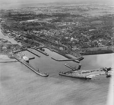 Outer Harbour and Waveney Dock, Lowestoft, Suffolk, 1958. Artist: Aerofilms