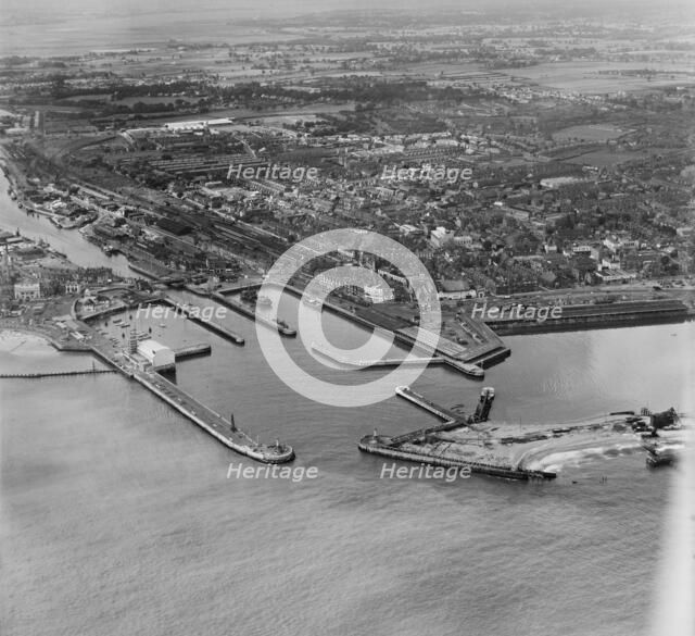 Outer Harbour and Waveney Dock, Lowestoft, Suffolk, 1958. Artist: Aerofilms.