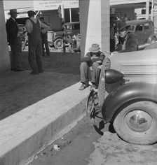 Outside FSA grant office during the pea harvest, Calipatria, California, 1939. Creator: Dorothea Lange