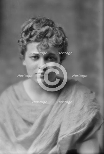 Owen, Dorothy, Miss, portrait photograph, 1914 Apr. 16. Creator: Arnold Genthe.