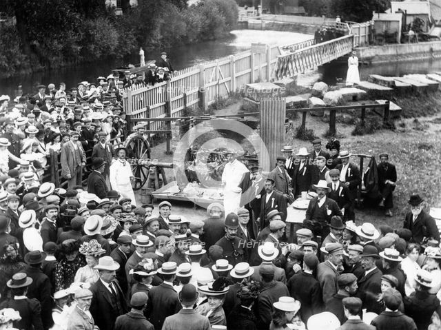 Ox-roast near the River Thames, Osney Bridge, Oxfordshire, 1887. Artist: Henry Taunt