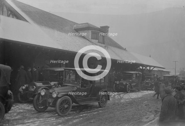 Oyster Bay: arriving for Roosevelt funeral, 1919. Creator: Bain News Service.