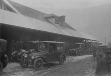 Oyster Bay: arriving for Roosevelt funeral, 1919. Creator: Bain News Service