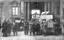 'L'Allemagne Revolutionnaire; Le 9 novembre 1918; une section d'automobiles blindees des..., 1918. Creator: Unknown