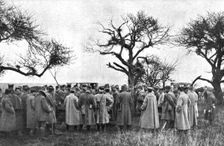 L "amalgame franco-americain"; Critique faite a un groupe d'officiers americains par..., 1918. Creator: Unknown