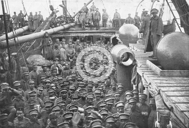 'L'appoint militaire du Portugal; A bord du premier transport portugais entre en rade de Brest',1917 Creator: Unknown.