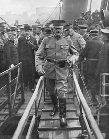 L'Arrivee du General Pershing; Le general debarque a Boulogne du transport <<Invicta>> 1917. Creator: Jean Clair-Guyot