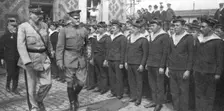 L'Arrivee du General Pershing; Sur le quai de Boulogne: accompagne du general Pelletier..., 1917. Creator: Unknown