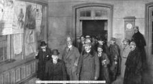L'arrivee de la delegation allemande; L'arrivee des plenipotentiaires allemands a..., 1919. Creator: Unknown