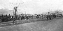 L'artillerie lourde francaise traversant Monastir, le 20 novembre, avant d'aller occuper..., 1916. Creator: Unknown