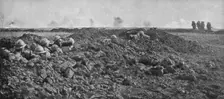 L'Attaque du 5 mai 1917 sur le Chemin des Dames; La sortie, par petits groupes, des..., 1917. Creator: Unknown