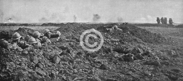 'L'Attaque du 5 mai 1917 sur le Chemin des Dames; La sortie, par petits groupes, des..., 1917. Creator: Unknown.