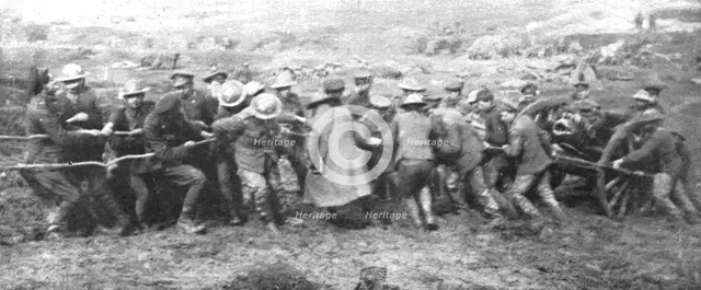 'L'avance Britannique; Le transport a bras d'une piece d'artillerie sur une nouvelle position', 1917 Creator: Unknown.