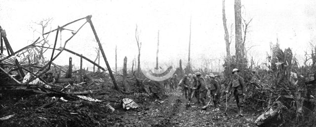 'L'avance Britannique; Un detachement de sapeurs etablit une route en territoire libere', 1917. Creator: Unknown.