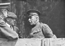 L'Avant-Guerre aux Etats-Unis; Le major-general Leonard Wood, organisateur du camp de..., 1917. Creator: Unknown