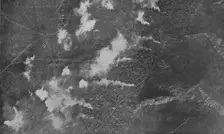 L'Aviation Francaise sur le front Macedonien; un des bombardements de la ville de Petritch 1916 Creator: Unknown