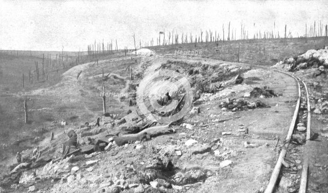 'L'effort allemand sur Souville; Un coin de cauchemar: le "ravin de la Mort"..., 1916 (1924) Creator: Unknown.