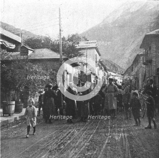 'L'entrevue des generaux Cadorna, Joffre et de Castelnau a Saint-Michel-de-Maurienne; le..., 1916. Creator: Unknown.