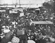 L'etat Belge en Exil; Le general Pau, envoye a Anvers, en a preconise l'evacuation 1914. Creator: Unknown