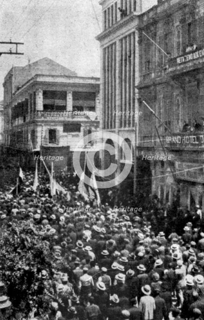 'L'etat de siege a Salonique; Une manifestation, a Salonique, a la nouvelle de l'occupation..., 1916 Creator: Unknown.