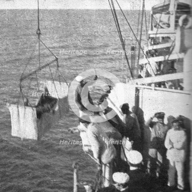 'L'expedition des Dardanelles, le tentative de enforcement..., 1915 (1924). Creator: Unknown.