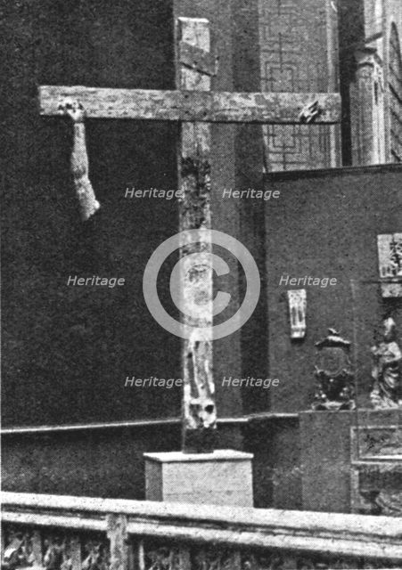 'L'Exposition des oeuvres d'art mutilees ou provenant des regions devastees..., 1916. Creator: Unknown.