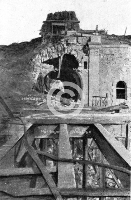 ''L'Heroique Defense de Troyon; L'etat de la meme entrée a la fin du bombardement', 1914. Creator: Unknown.