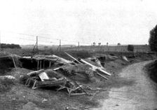 L'immense champ de Bataille; abris que l'infanterie allemande s'etait construits a Chambry 1914. Creator: Unknown