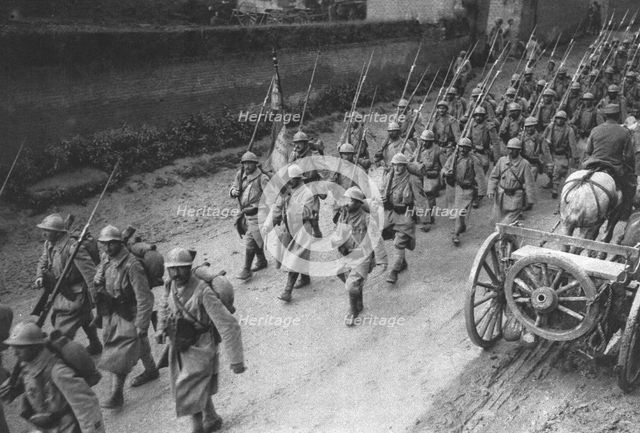 'L'infanterie coloniale a la bataille de la Somme; Drapeau en tete, un regiment qui a pris..., 1916. Creator: Unknown.