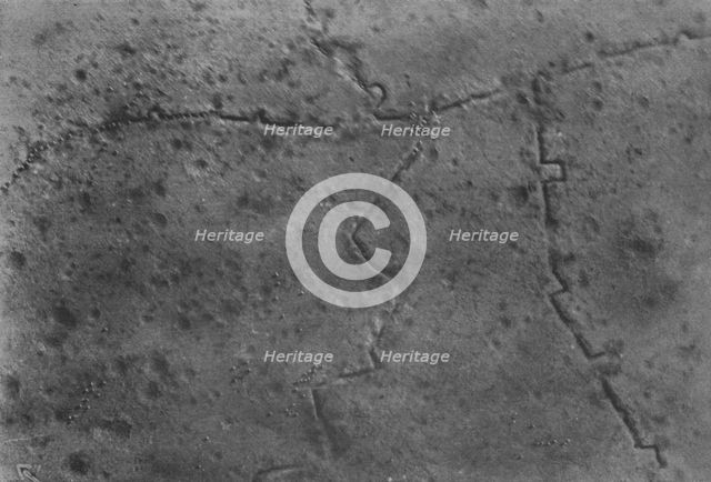 'L'offensive de la Somme: L'attaque du 1er juillet 1916 observee d'un aeroplane,' 1916. Creator: Unknown.