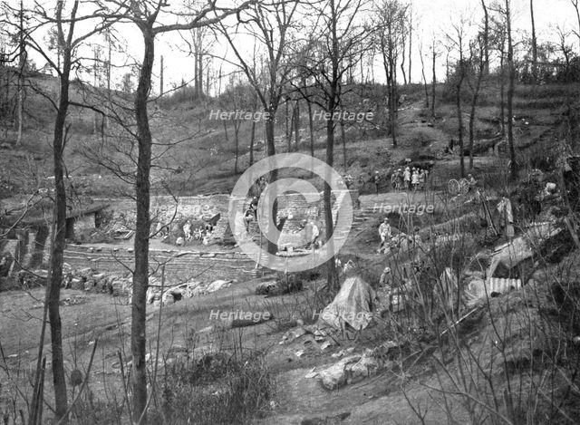 'L'offensive ennemie dans les Flandres; au mont Kemmel, le 23 avril 1918: poste de..., 1918. Creator: Unknown.