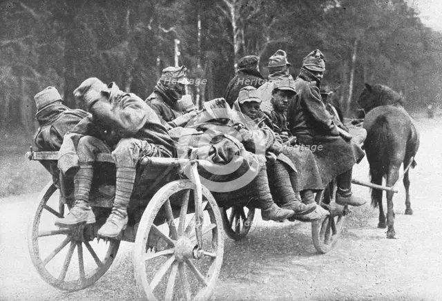 'L'offensive russe; Prisonniers autrichiens blesses, conduits en voiture aux ambulances..., 1916 (19 Creator: Unknown.