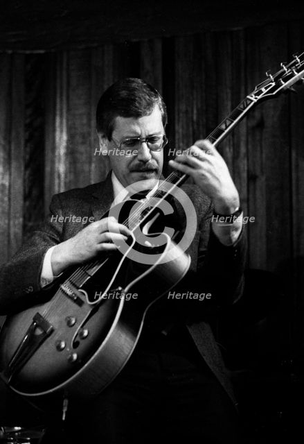 Louis Stewart, Bass Clef, Hoxton Square, London, April 1987. Artist: Brian O'Connor.