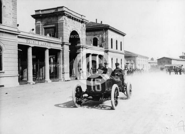 Louis Wagner driving a Fiat, Coppa Fiorio motor race, Bologna, Italy, 1908 Artist: Unknown