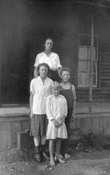 Louise Godfrey (?), Marion, McDowell County, North Carolina, USA, 1916-1918. Artist: Cecil Sharp