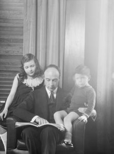 Lovett, Robert, Mr., and children, portrait photograph, 1930 Mar. 31. Creator: Arnold Genthe