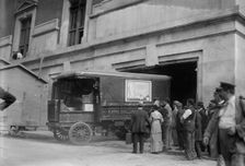 Loading gold truck, 9/8/15, 1915. Creator: Bain News Service