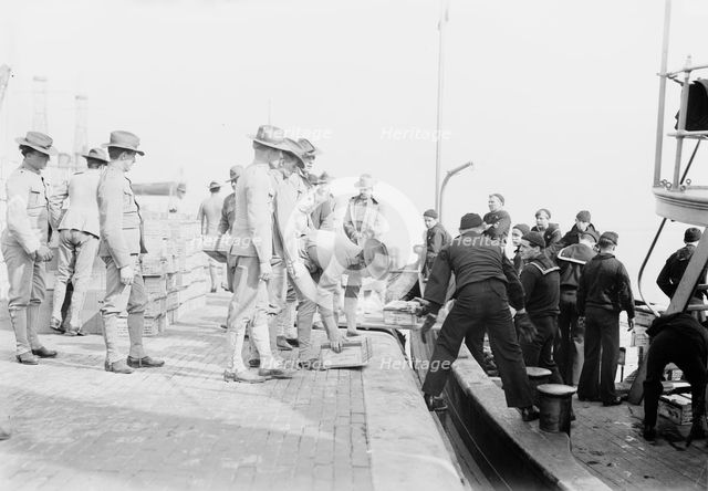 Loading MEADE, 1913. Creator: Bain News Service.