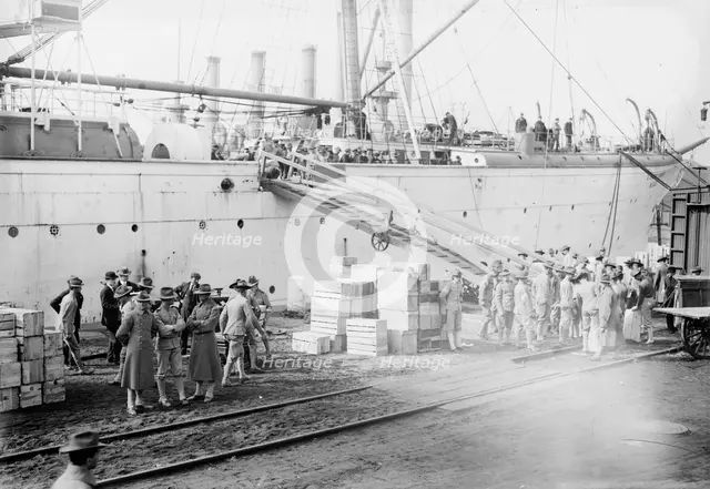 Loading MEADE - League Isl'd., 1913. Creator: Bain News Service.