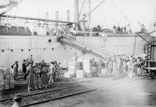 Loading MEADE - League Isl'd., 1913. Creator: Bain News Service