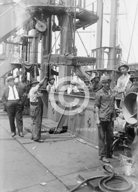 Loading SS Milazzo, 1916. Creator: Bain News Service.