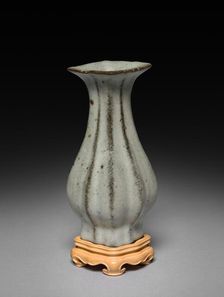 Lobed Vase: Guan ware, 1127-1279. Creator: Unknown