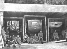 L'occupation de l'Achilleion; A Achilleion, les automobiles imperiales encore dans..., 1916. Creator: Unknown