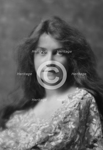 Lockwood, A., Miss, portrait photograph, 1914 Dec. 22. Creator: Arnold Genthe.
