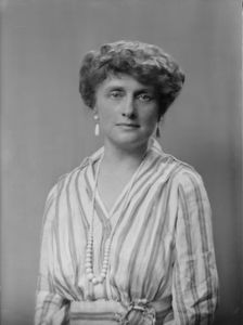 Lockwood, Mary, Miss, portrait photograph, 1917. Creator: Arnold Genthe